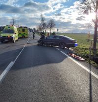 Tři osoby zemřely a dvě utrpěly zranění po střetu dvou aut na silnici č. 360