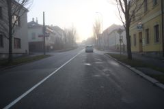 Chodce transportovali do nemocnice. Policisté hledají svědky střetu auta a muže v Hlinsku