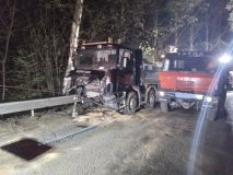 Srážka osobního vozidla s nákladním skončila tragicky