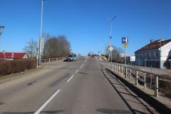 Muž havaroval na elektrokoloběžce, skončil v nemocnici. Policie nyní hledá svědky této nehody