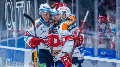 Téměř deset tisíc diváků si vychutnalo třetí výhru v pardubických hokejistů v řadě. Dynamo porazilo Plzeň 4 : 1