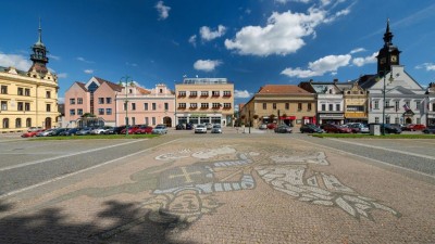 Ve Vysokém Mýtě zahájili prodej parkovacích známek na rok 2026