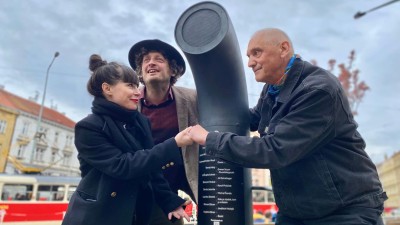 Mají ho v Paříži či New Yorku. Nově se bude i orlickoústecký park pyšnit poesiomatem