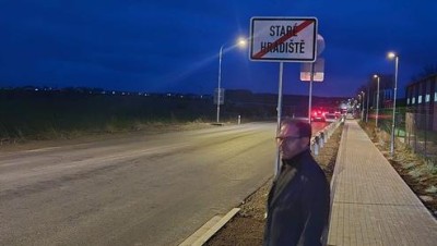 Silnice mezi Star&yacute;m Hradi&scaron;těm a Hrobicemi je již kompletně průjezdn&aacute;