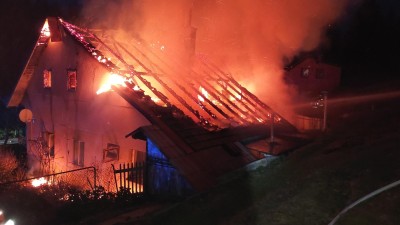 Při požáru v domě explodovaly dvě tlakové propan butanové lahve