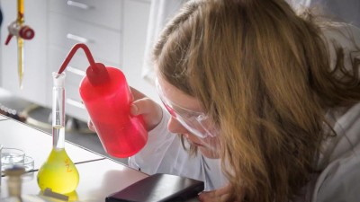 Už zítra na Univerzitě Pardubice budou proti sobě soutěžit mladí nadějní chemici