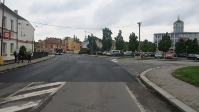 Při nehodě ve Svitavách byl zraněn cyklista. Policie nyní hledá řidiče vozidla