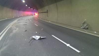 Kolize auta s přívěsem uzavřela silnici u Hlinska, nehoda se zraněním uzavřela tunel Hřebeč, neprojedete ani kvůli srážce v Opatově