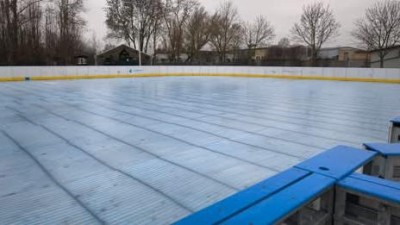 Na dostihovém závodišti chystají plochu pro veřejné bruslení