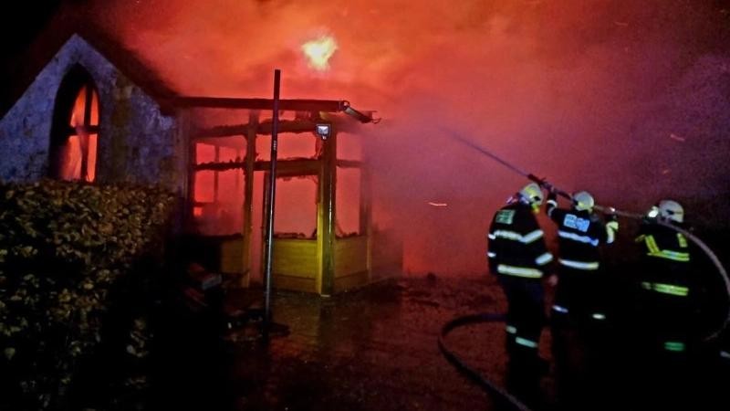 požár dílny vedle rodinného domu v Proseči, foto HZS Pardubický kraj