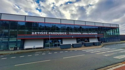 Foto: Podoba nov&eacute;ho patra termin&aacute;lu leti&scaron;tě v Pardubic&iacute;ch se již r&yacute;suje