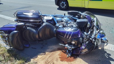 Dopravní nehoda osobního vozu a motocyklu ve Vysokém Mýtě