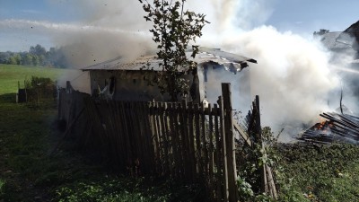 Zahradní chatka v obci Kamenná Horka se ocitla v plamenech