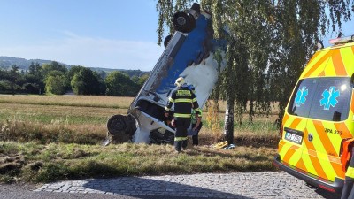 Dopravní nehoda osobního automobilu a dodávky zablokovala dopravu na I/37 u Lukavice