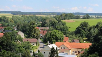 V obcích v Pardubického kraje se začne s opravami chodníků i rekonstrukcemi budov, díky financím z kraje. Dalším cílem je udržet tam pošty