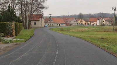 Silničáři dokončují opravu silnice z Vračovic na Vysoké Mýto