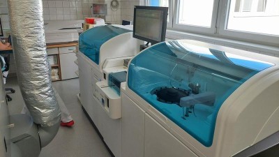 Robotický systém uleví laboratoři Pardubické nemocnice