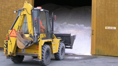 Letošní zima je pro silničáře náročná, oproti minulému roku mají mnohem více práce