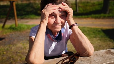 Tři ženy v nesnázích na třech místech. Strážníci pomohli dezorientované, zraněné a zmatené ženě