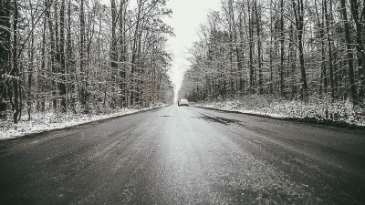 POZOR: Výrazně se ochladí a bude sněžit, meteorologové vydávají výstrahu před náledím