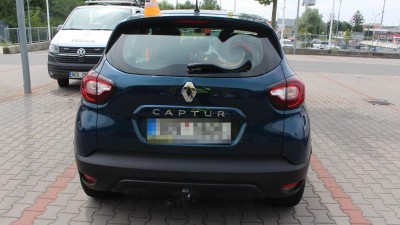 Nevšimli jste si? Někdo poškodil na parkovišti u nákupní zóny ve Svitavách auto, policie hledá svědky