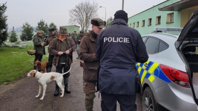 VIDEO: Jeden z myslivců byl při kontrole opilý. Je ale zatím v Pardubickém kraji výjimkou