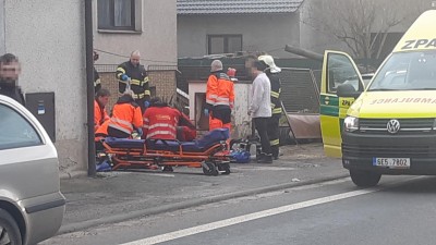 Policisté hledají svědky dopravní nehody v Holicích, při které byla zraněna cyklistka