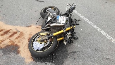 Závěr pondělního svátečního dne nebyl šťastný pro motocyklistu, který havaroval u Sebranic