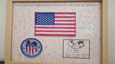 Diplom s podpisy astronautů z Apollo 16, i vlajka, co byla na Měsíci. Litomyšl státu daruje pozůstalost profesora Zdeňka Kopala