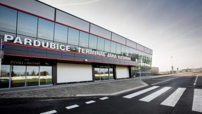 Na leti&scaron;ti v Pardubic&iacute;ch prob&iacute;h&aacute; rekonstrukce odbavovac&iacute; haly. Poč&iacute;tejte se sn&iacute;žen&iacute;m komfortu při cestov&aacute;n&iacute;