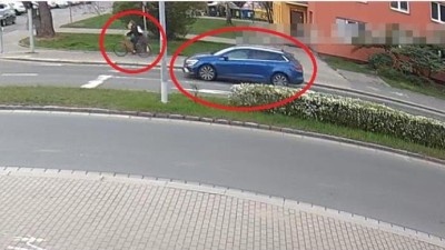 Policie hled&aacute; cyklistku a svědky nehody