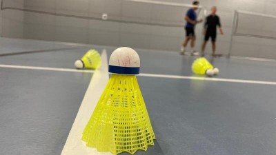 Hasiči z Česka se sjeli do sportovní haly v Pardubicích, aby se utkali v badmintonu