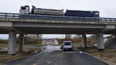 Obrazem: Podívejte se, jak vypadají zatěžkávací testy mostů