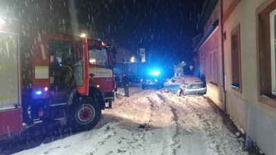 Osm dopravních nehod jen během noci. Dvě osoby se zranily