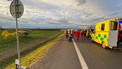 Policie hledá svědky nehody motorkáře u Slatiňan a řidiče Volva V90, který místem nehody projížděl