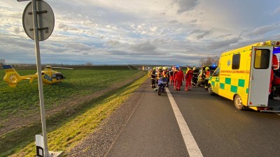 Policie hledá svědky nehody motorkáře u Slatiňan a řidiče Volva V90, který místem nehody projížděl