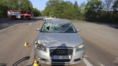 Cyklista zemřel po střetu s autem. Víte jak došlo k nehodě?