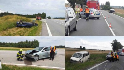 Srážka dvou aut vystřelila jedno z nich do příkopu, jinde potkala kolize hned auta tři