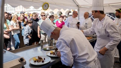 Dobr&eacute; j&iacute;dlo a pit&iacute; propoj&iacute; s dostihy Elimon FRESH festival v&nbsp;Pardubic&iacute;ch. V&nbsp;Litomy&scaron;li se vydejte po stop&aacute;ch gastronomie M. D. Rettigov&eacute;&nbsp;