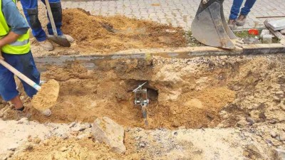 Při výkopových pracích bylo narušeno plynové potrubí ve Veské u Sezemic
