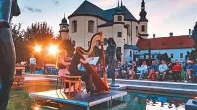 Smetanova Litomyšl i poetická, výtvarná či baletní, operní i vokální a také pro děti