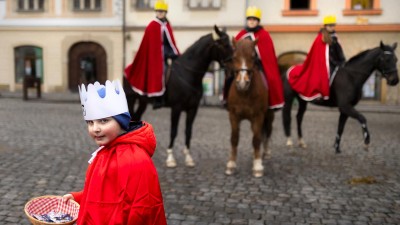 Obrazem: Tři Krále v Pardubicích potkáte až do 14. ledna, přispět můžete i do pokladniček v obchodech