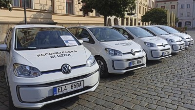 V Pardubicích bude jezdit více elektromobilů