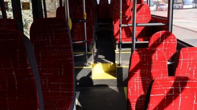 Policie hled&aacute; svědky z autobusu jedouc&iacute;ho z Libchav do &Uacute;st&iacute; nad Orlic&iacute;, kde se zranila pasaž&eacute;rka