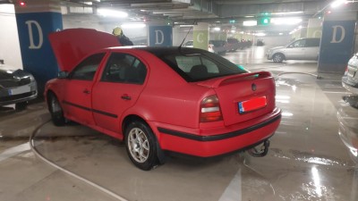 Evakuace nakupujících. V podzemí obchodního centra AFI Palace Pardubice došlo k požáru