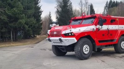 Výbuch v továrně na munici u Poličky. Jedna osoba v nemocnici, 3. stupeň požárního poplachu, evakuace více než osmi stovek osob