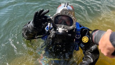 Obrazem: Jak vypadá příprava hasičů na potápění v kontaminovaných vodách