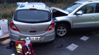 Nehoda dvou aut u Hrádku uzavřela provoz, pět osob utrpělo zranění