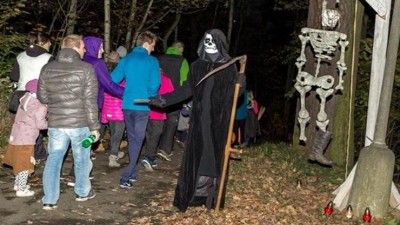 Strašidelná Fabrika s Krůčkem, z koutů budou vystupovat podivuhodné postavy