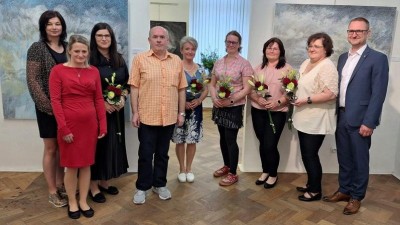 Cena Křesadlo je symbolickým oceněním dobrovolníků za to, že pomáhají vykřesat jiskry lidskosti
